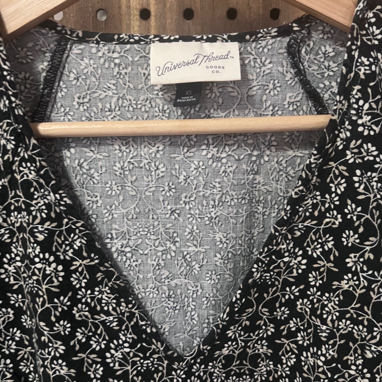 Universal Thread Linen-like Black White V Neck Dress Floral Size XS cottagecore