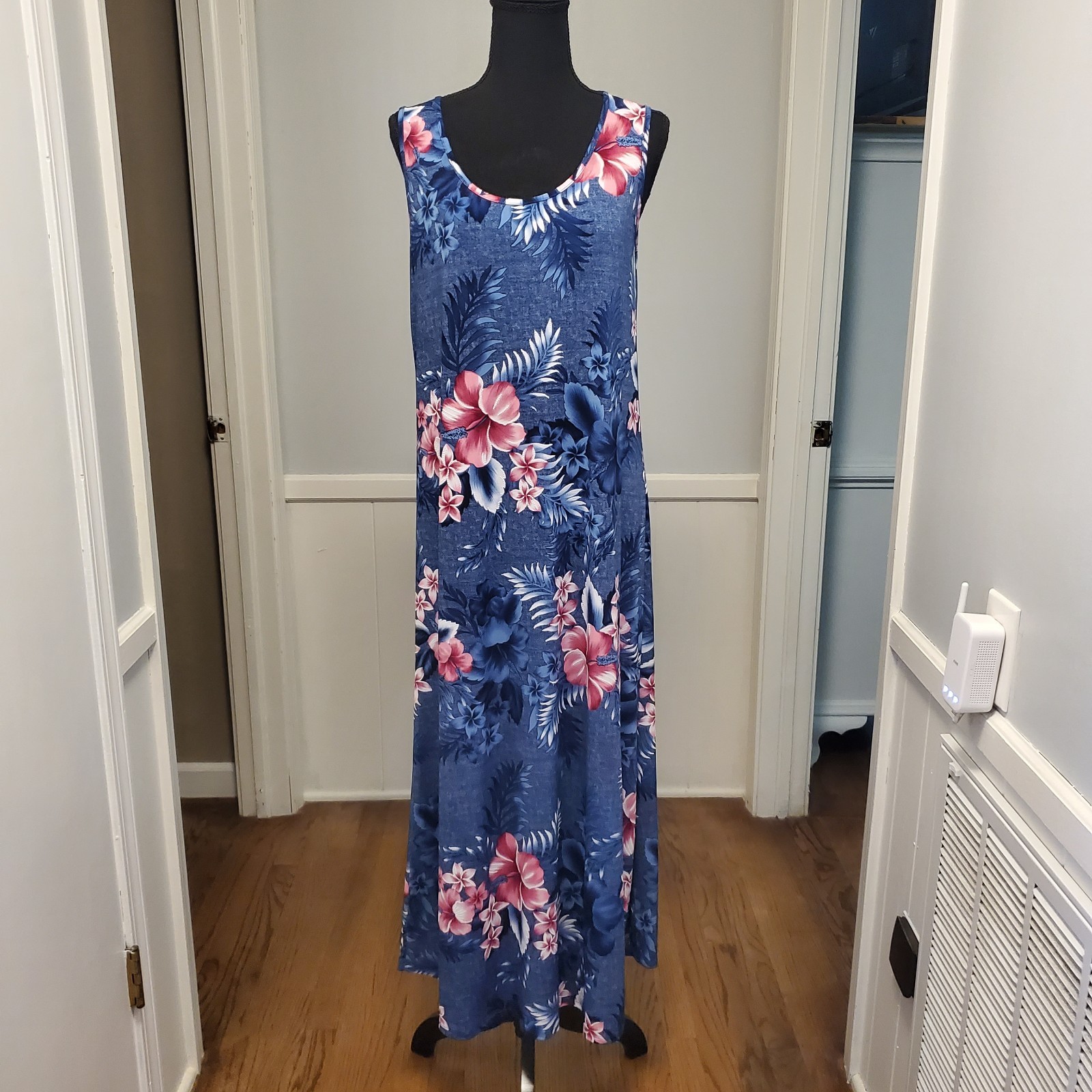sjs Hibiscus Floral Woman’s Sleeveless Dress Sz MED Tropical Maxi Tank Blue/Pink