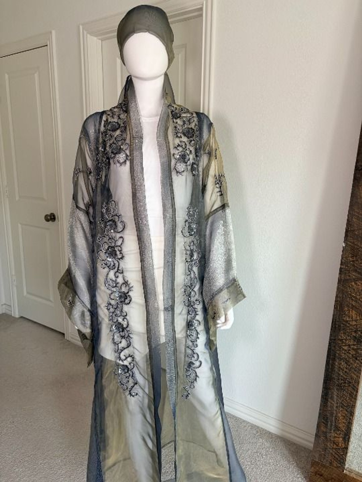 Stunning Grey Embellished Organza Kaftan Kimono style Abaya Medium New