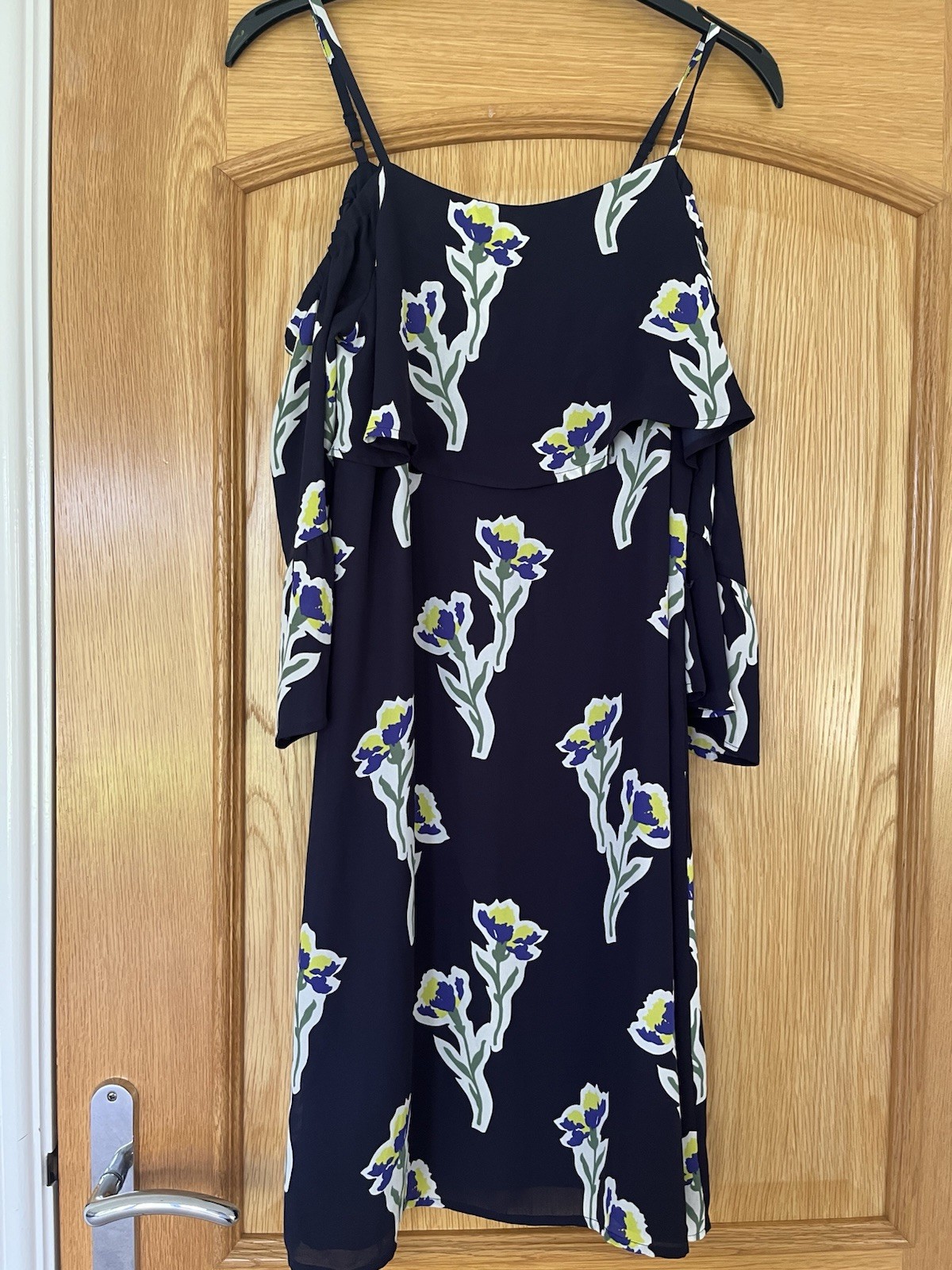 LADIES VERY PRETTY WAREHOUSE COLD SHOULDER SUMMER FLORAL DRESS SZ 6 NEW LOVELY.