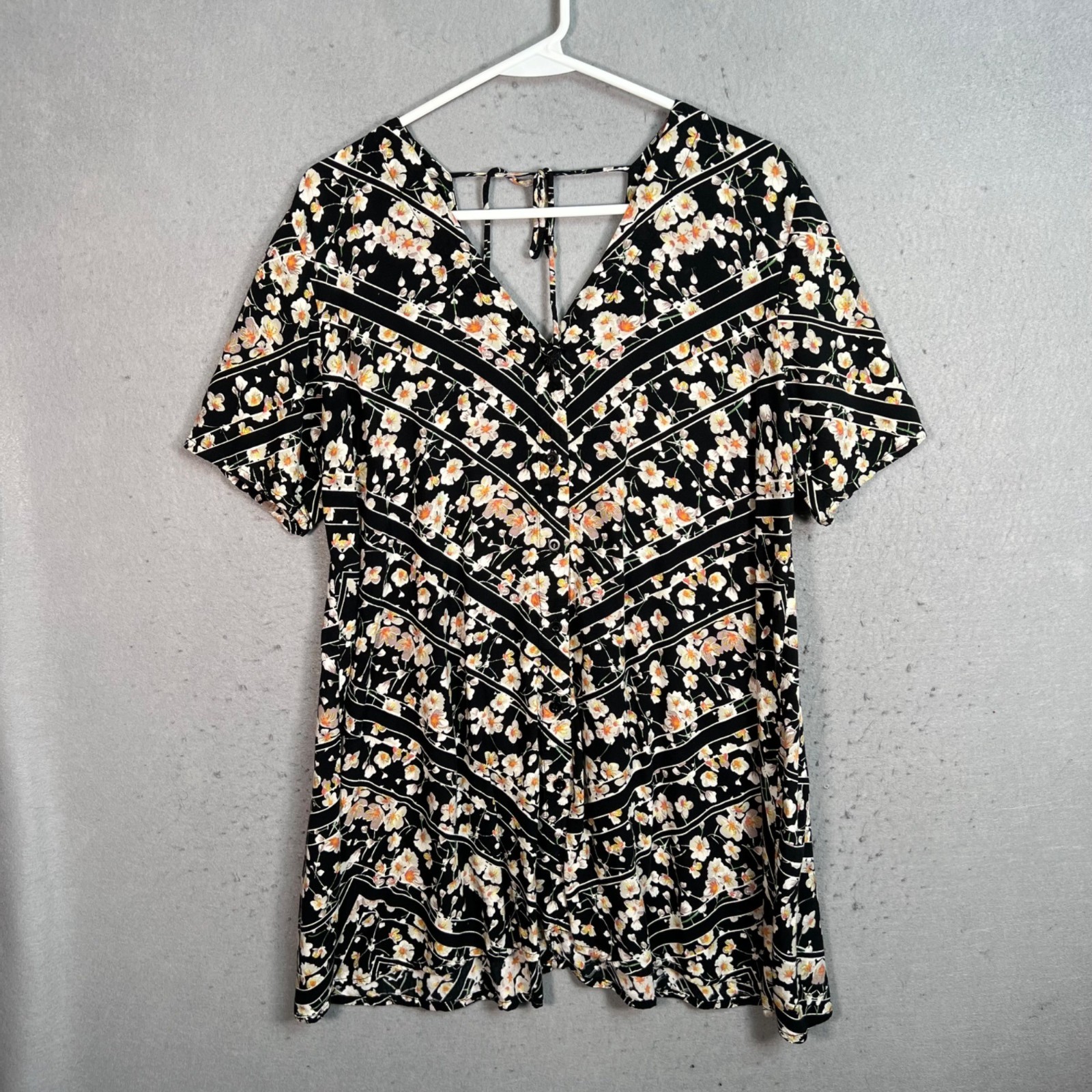 Motel Black Floral V-Neck Short Sleeve Mini Dress Large 100% Viscose