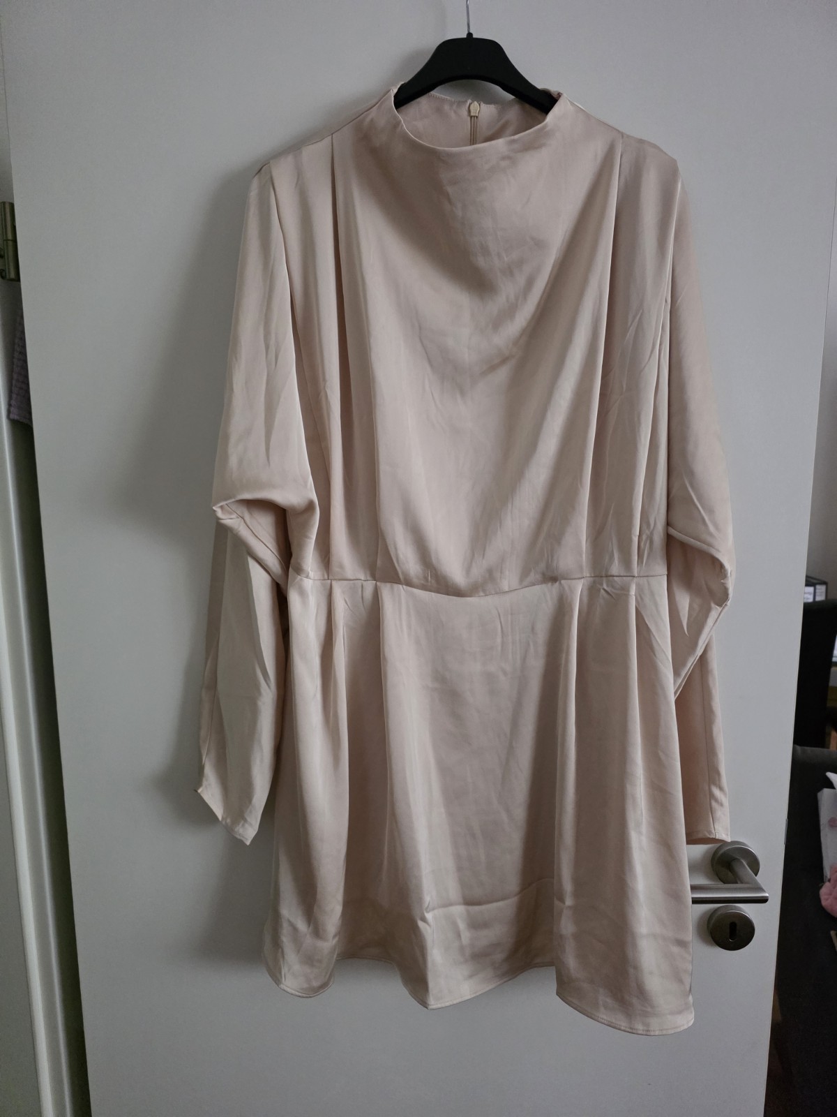 Elegant satin look tunic by H&M size L