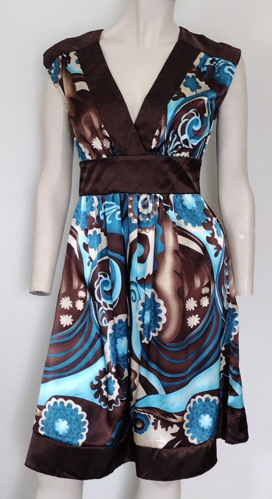 Woman A. Byer SATIN KNEE PULLOVER DRESS W/BACK TIE BELT Size 9 V-Neck Sleeveless
