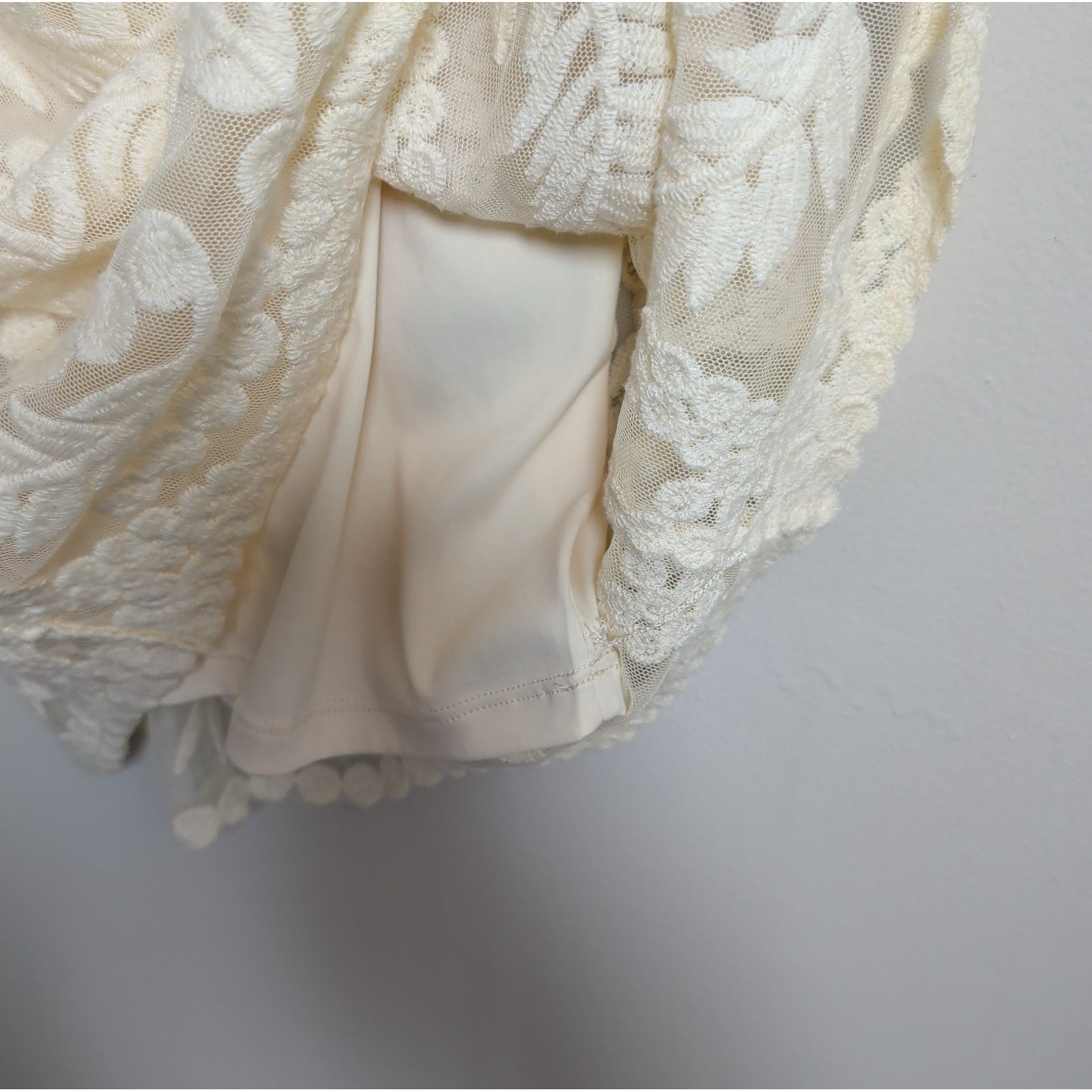 Express Ivory Lace Overlay Sleeveless Embroidered Scalloped Hem Dress Small Boho
