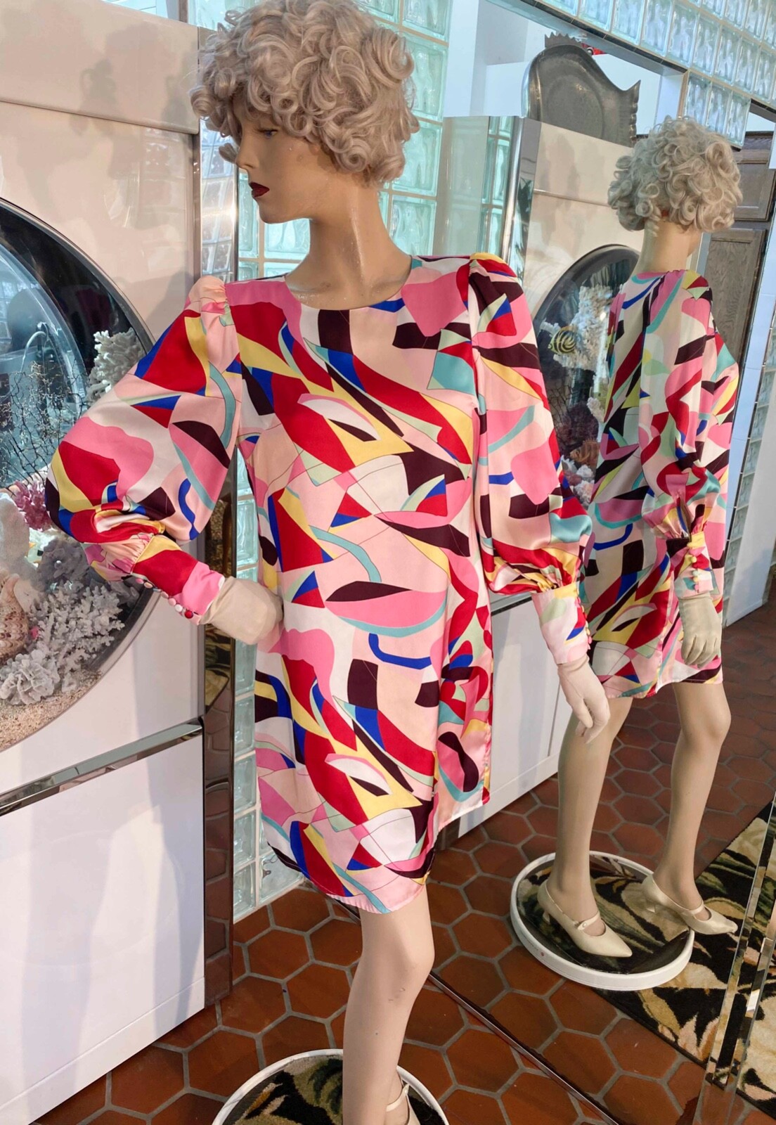 1970s copy Mini Dress Shift Size 6 Colorful Psychedelic Mod Puff Sleeve NWOT