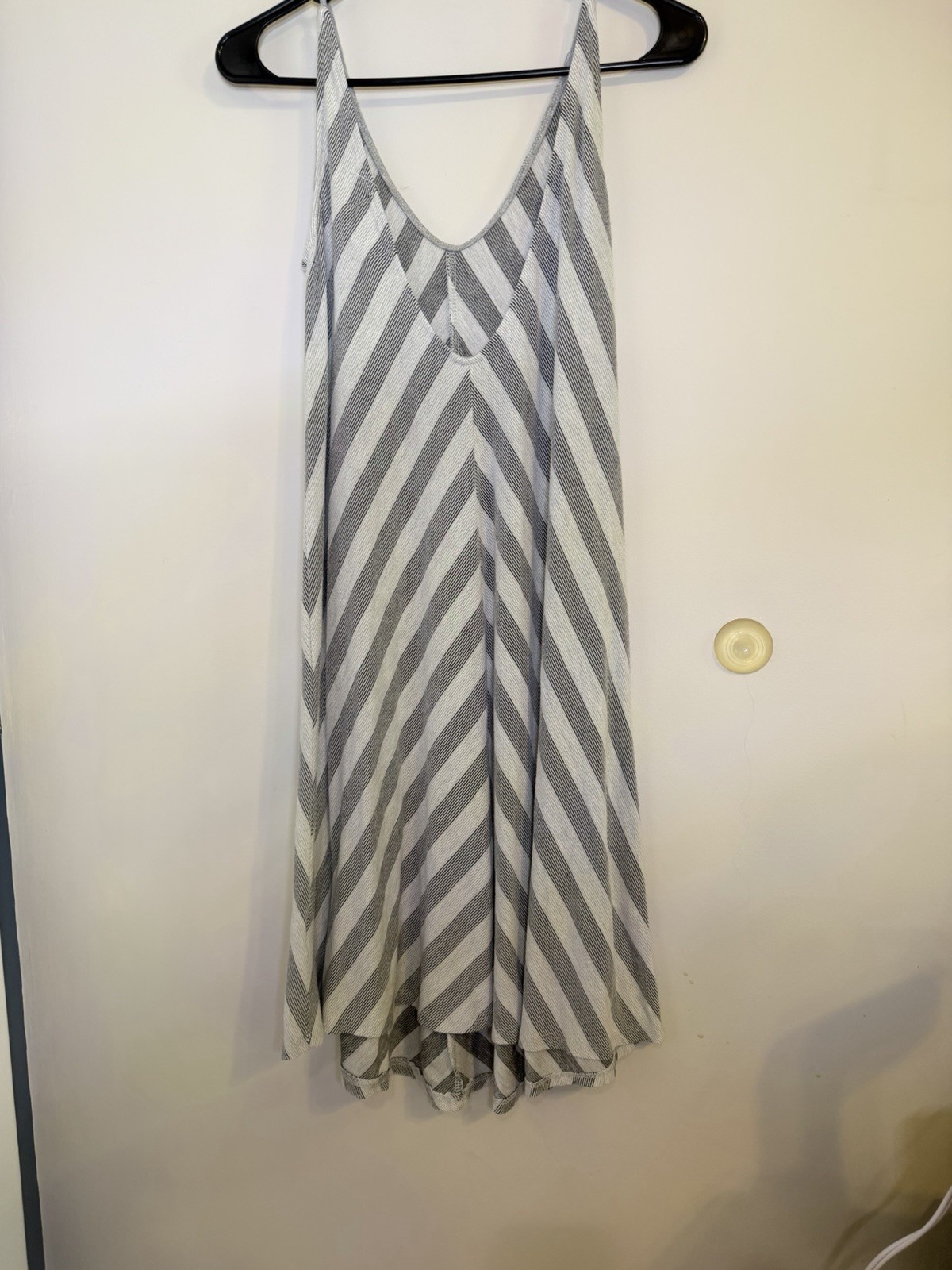 Olive + Oak Gray & White Striped V-Neck Sleeveless Knit Midi Sundress Size S