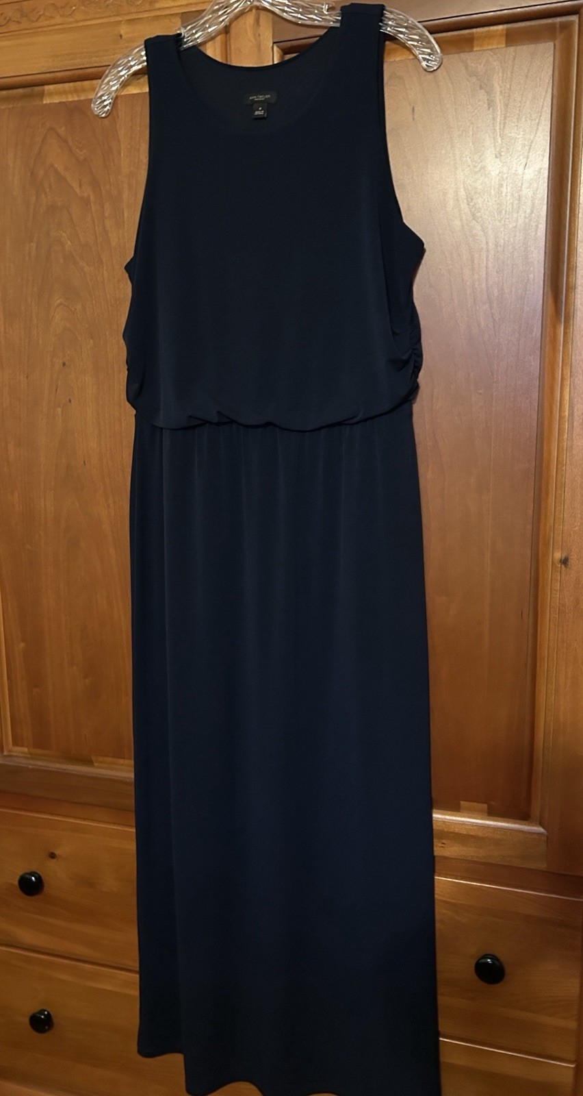 Classy, fully lined, wrinkle resistant Ann Taylor long navy blue dress size M