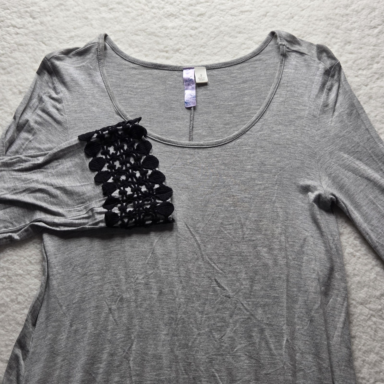 Alya Dress Womens Small Gray Solid Long Sleeve Scoop Neck Crochet Hem Swing
