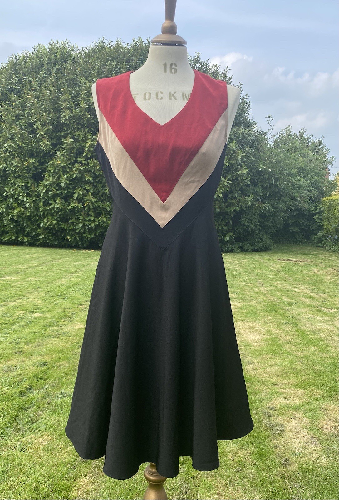 Fever London City Dress Size 12 Black Red & Tan Skater Style V Neck *Pulls Exist