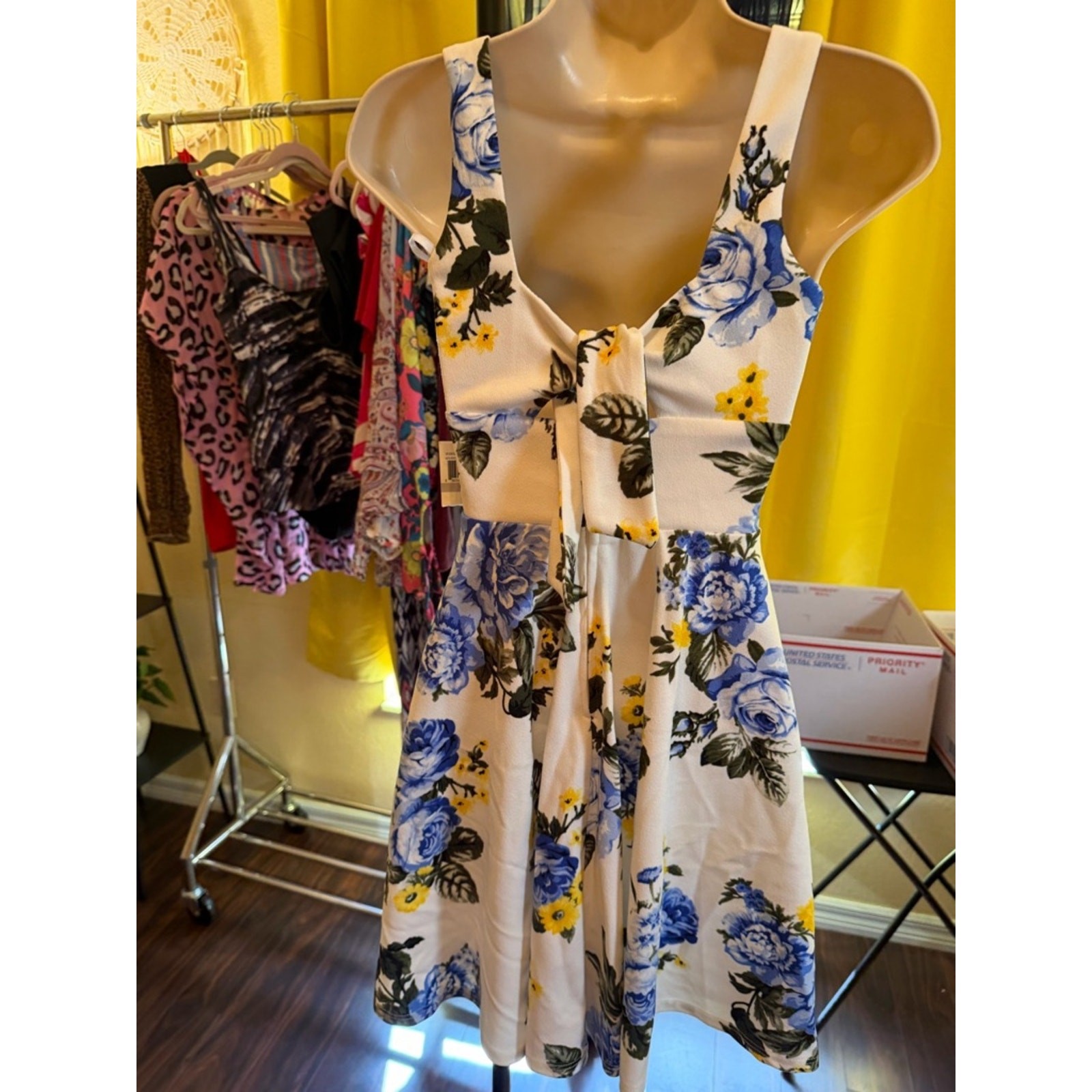 B Darlin Junior size 1/2 XS Cream Sundress with Blue & Yellow Floral Print NWOT