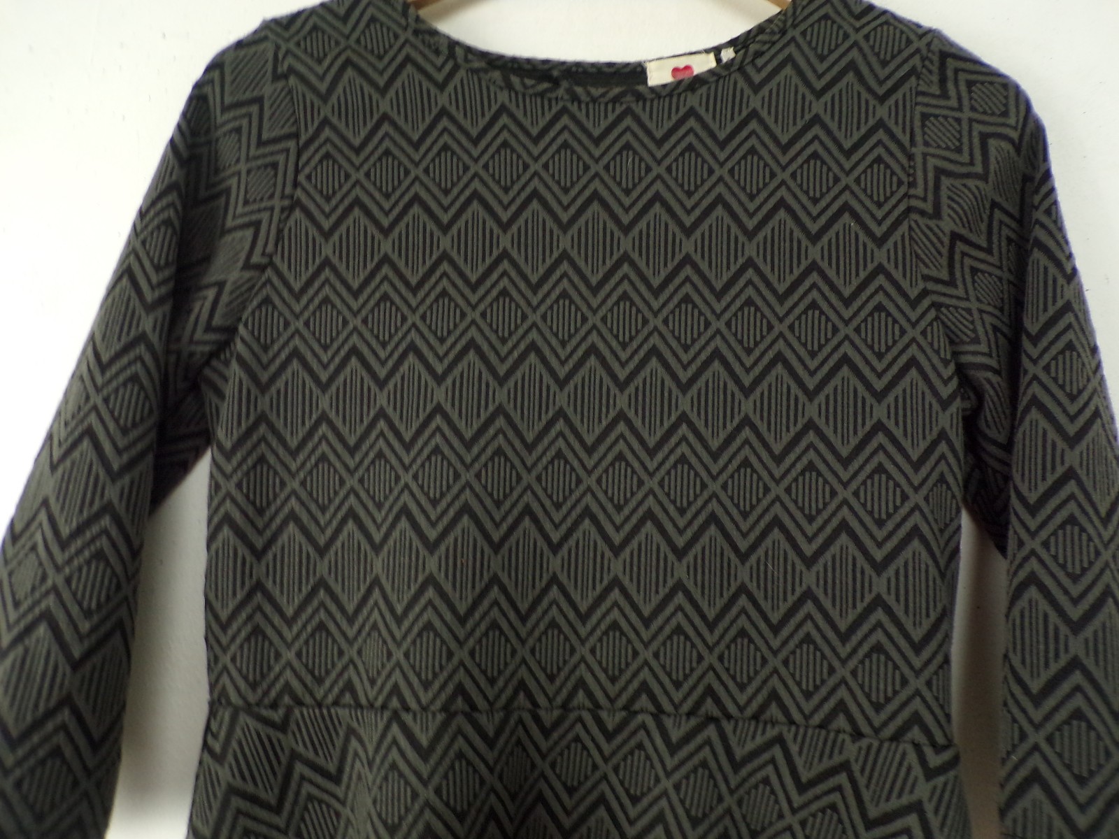 NWT ONE CLOTHING Dress Size Large Black & Gray Zigzag Print Cutout Back Fitted