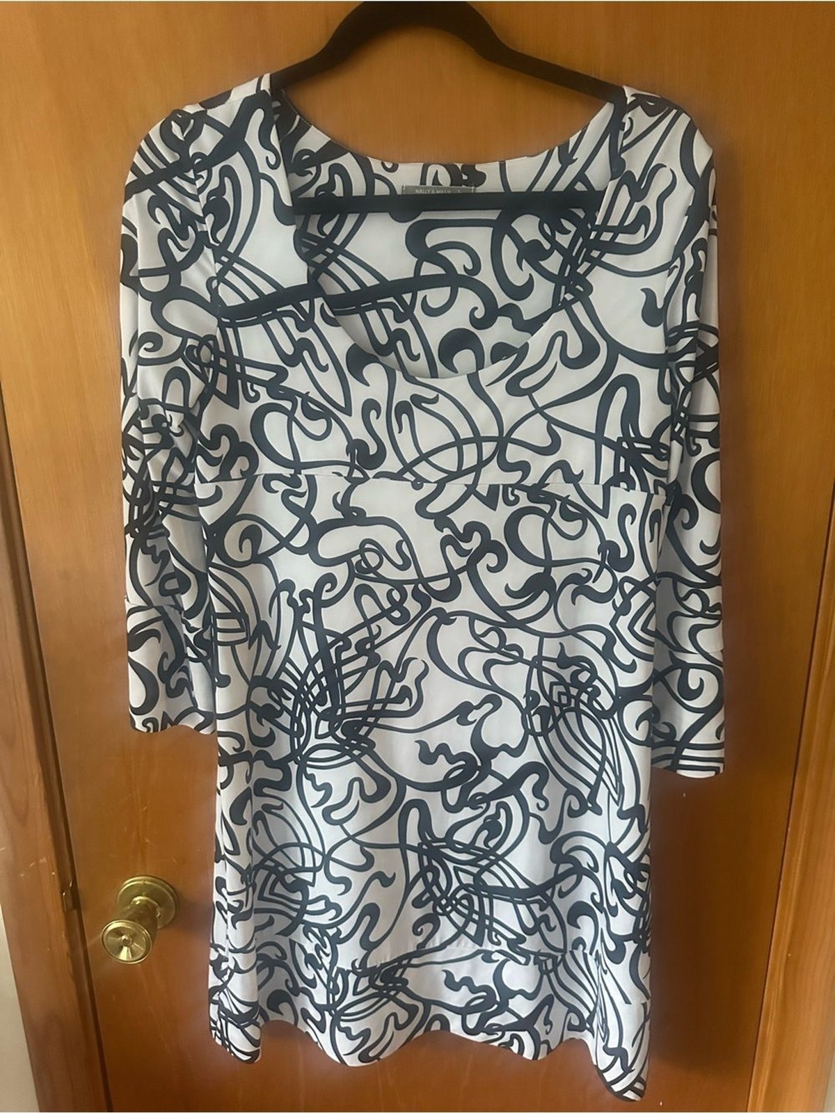 Nally & Millie Black & White Abstract Swirl Print Dress – Size Large