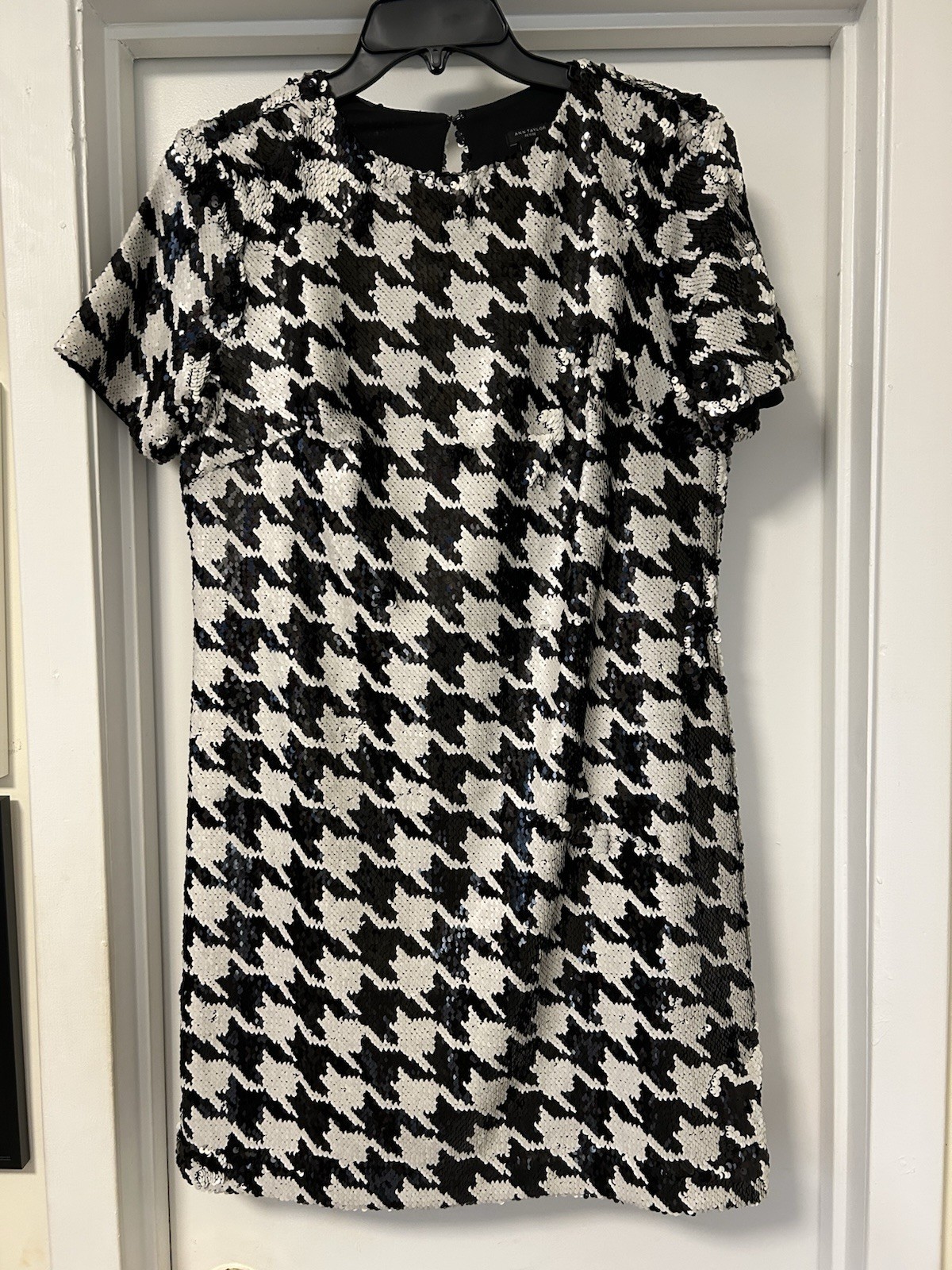 Ann Taylor Black White Houndstooth Sequin Shift Dress Round Neck Size 8P