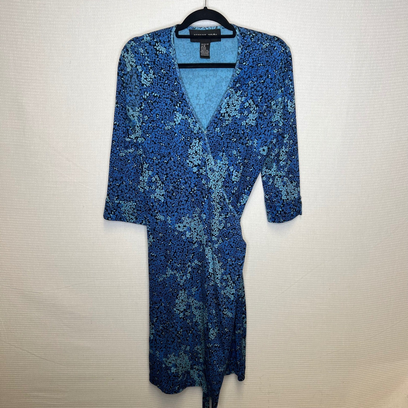 August Silk Womens Blue Floral 100% Silk Wrap Dress 3/4 Sleeve Size 10 V-Neck