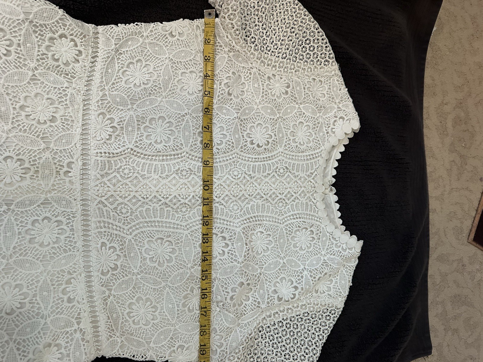 White Floral Lace Round Neck Short Sleeve A-Line Knee Length Dress Size 4