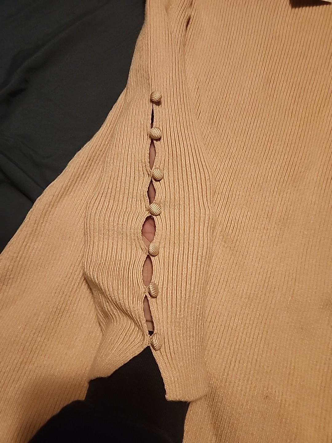 NWT Willow and Wind Sweater Dress with Gorgeous Button Sleeve Details BOHO Small