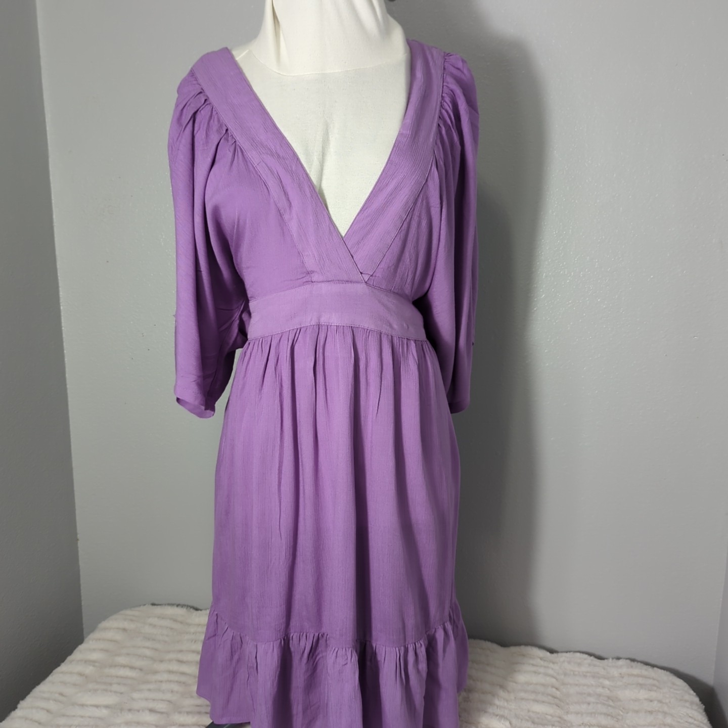 Millennium NWT Women’s Size 3x Lavender V-neck Knee Length Dress 145