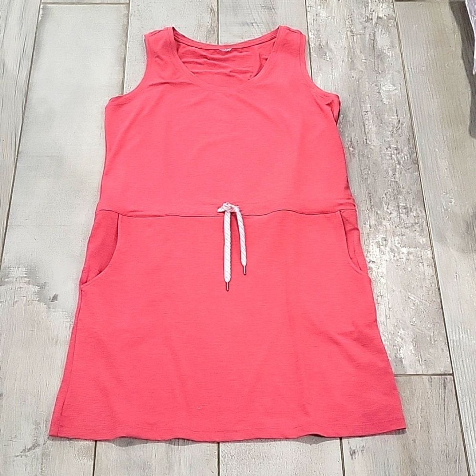 Unknown source but sooo soft pink short sleeve size medium with pockets #25