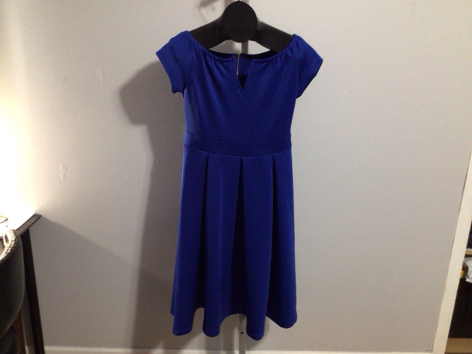 Blue Cap Sleeve Vneck Pleated Skirt Elastic Neckline Goldtone Back Zip Dress M