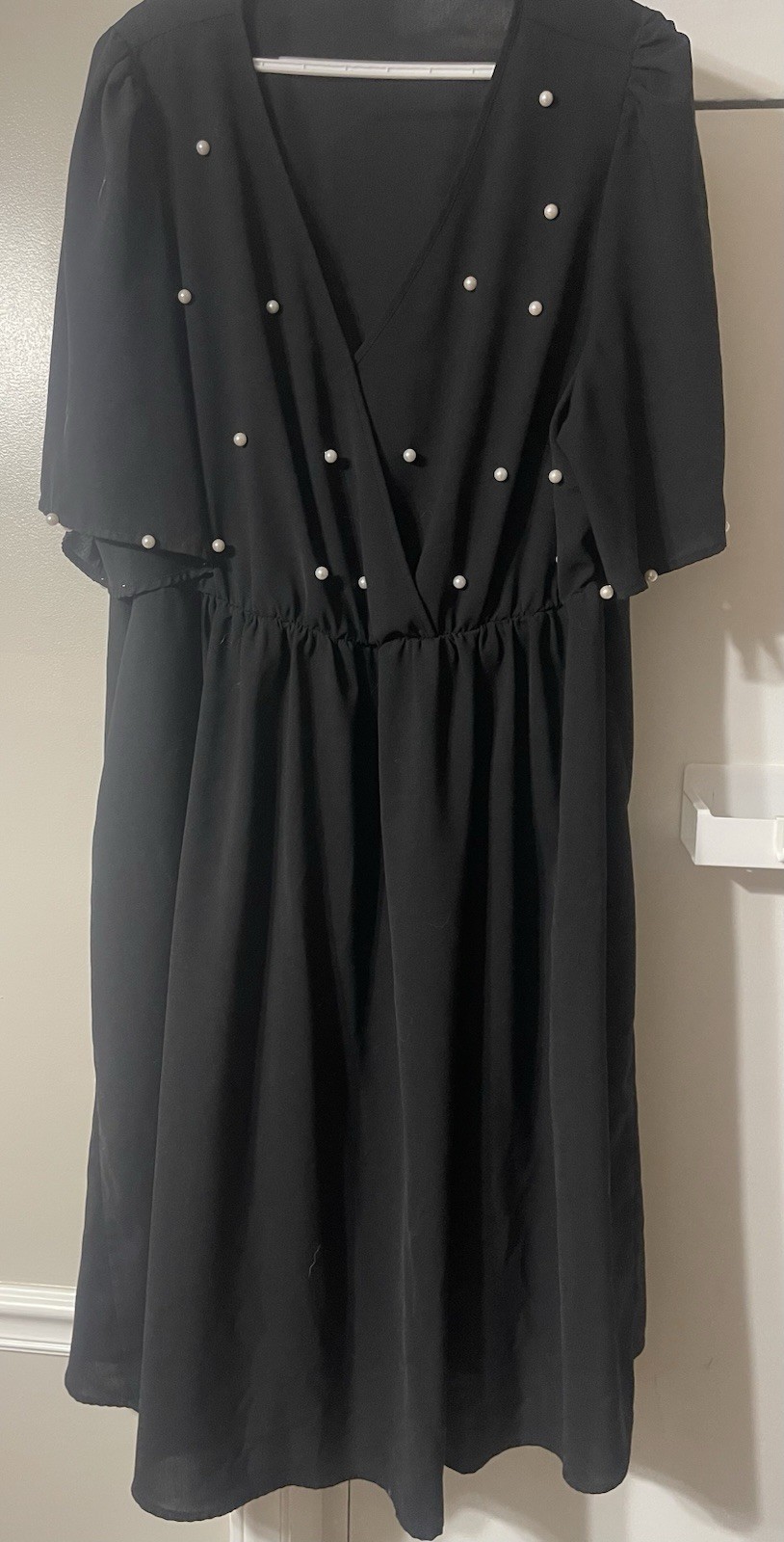 BloomChic Black V-Neck Midi Blouson Dress Beaded Flutter Sleeve Plus 4X