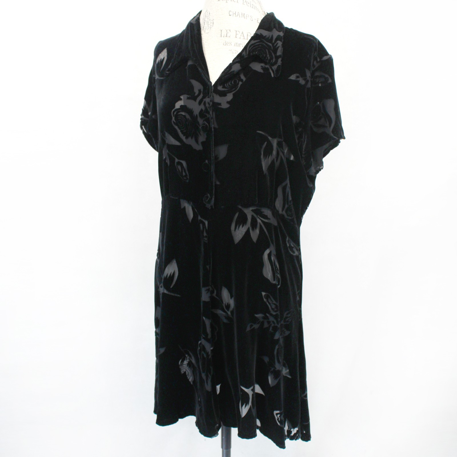 T.T. Mar Vintage Black Velvet Shor Sleeve Midi Dress Floral Print Button Belt M