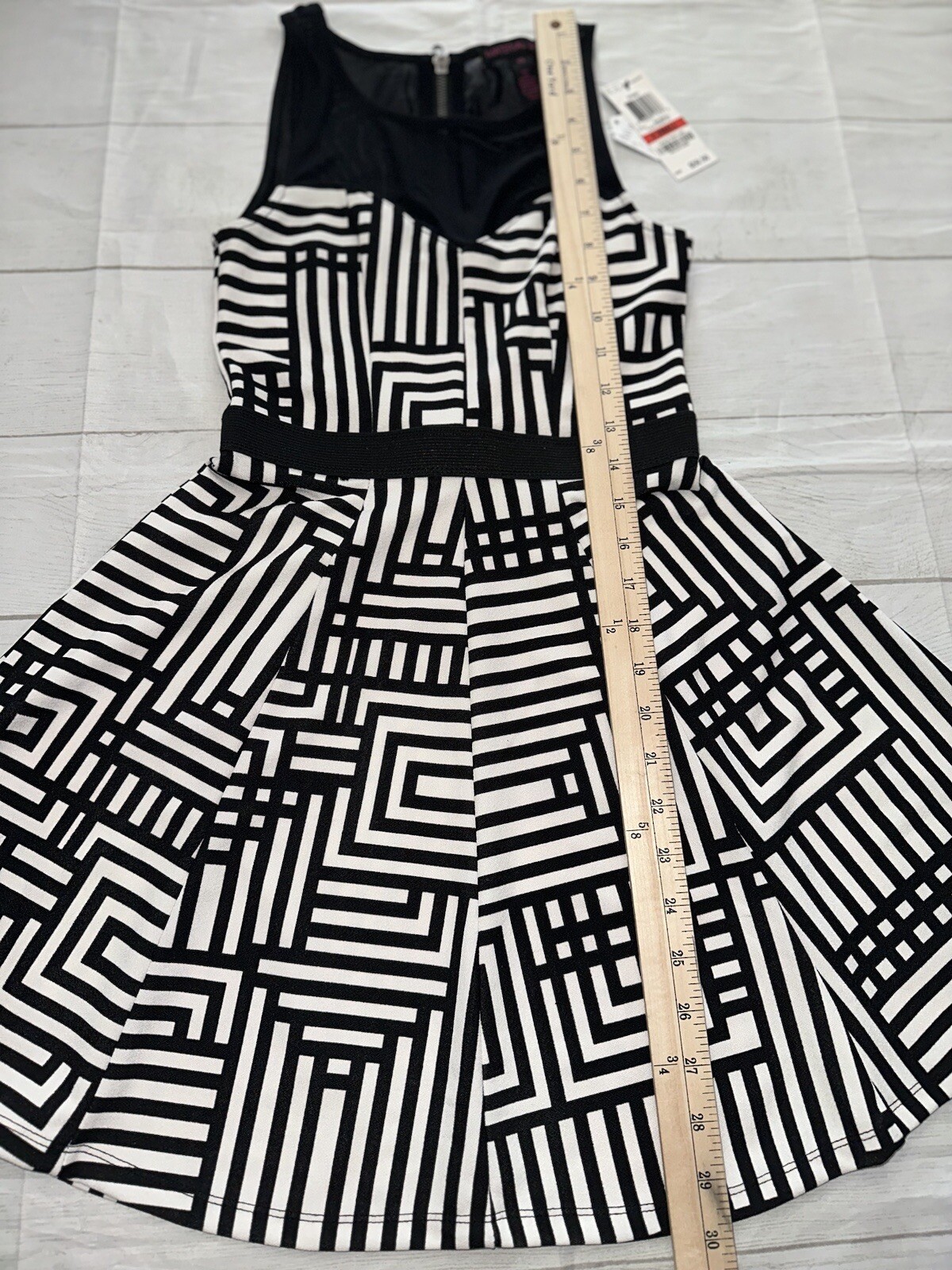 Material Girl Black White Graphic Print A-Line Party Dress Size XS X-small NWT