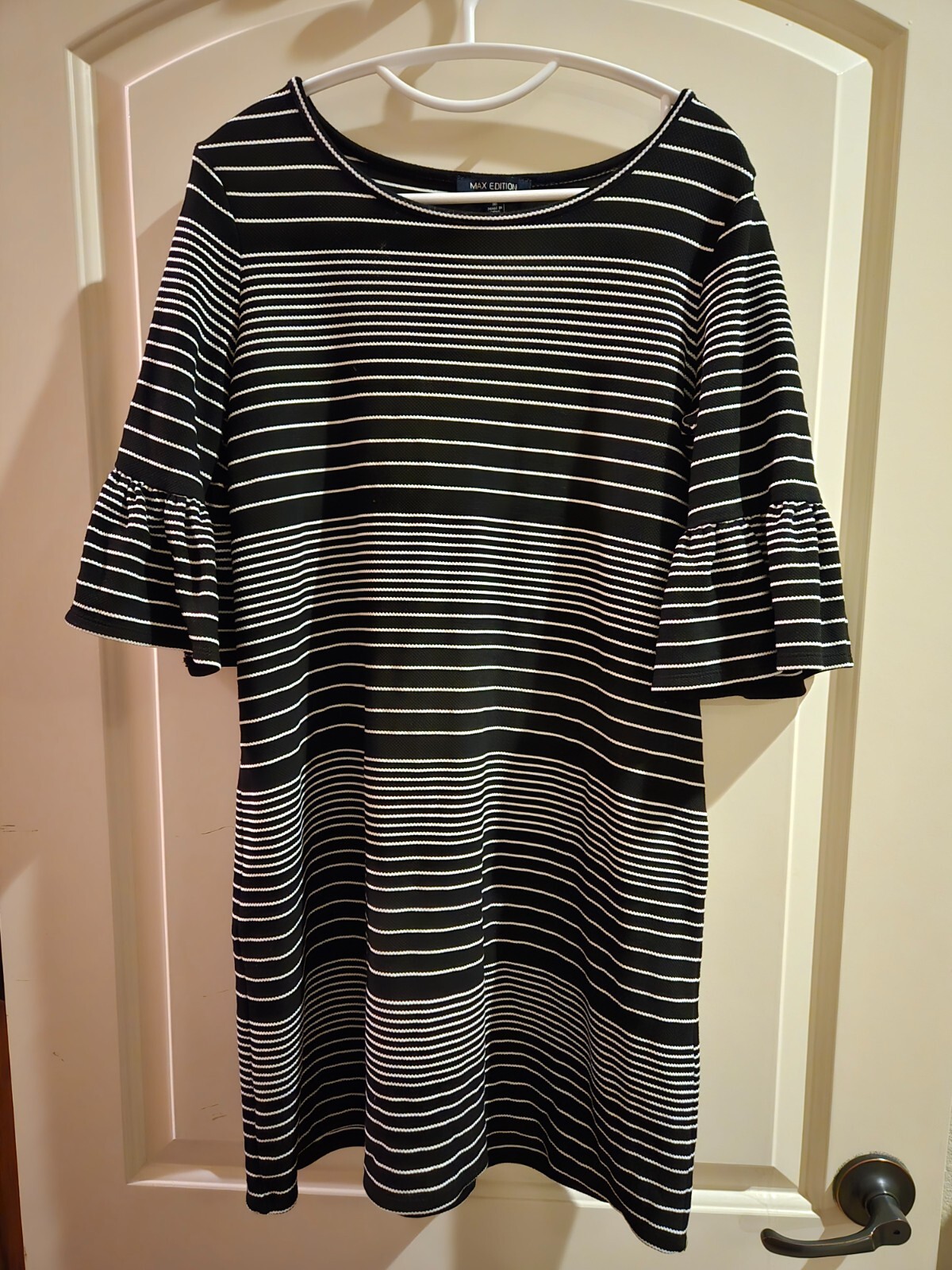 Max Edition knit dress Medium black and white, comfortable and classic