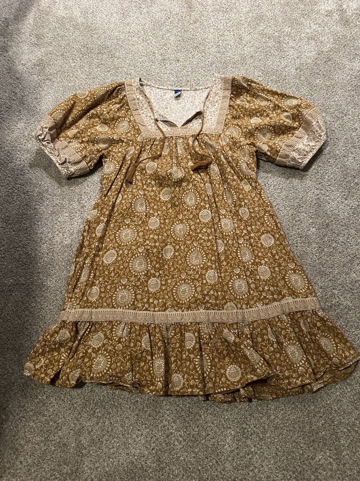 Old Navy Swing Dress Womens Medium Mustard Floral Ruffle Hem Tassel Tie-Neck NWT