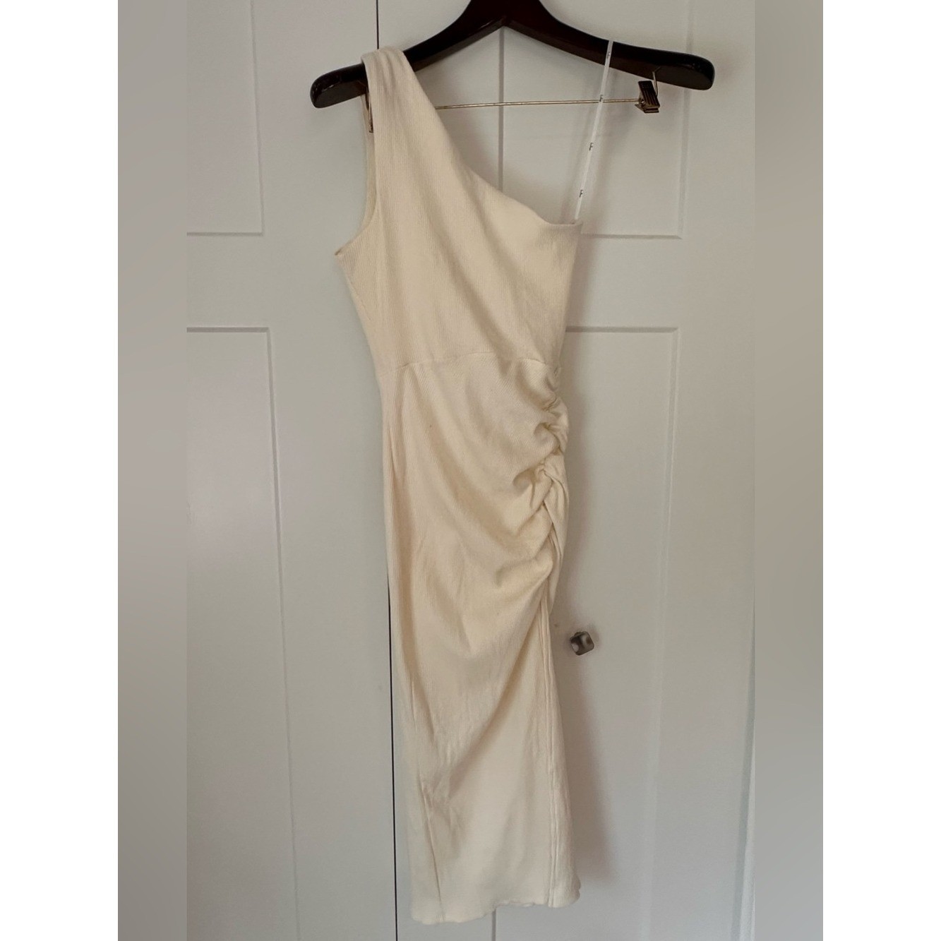 Lulu’s One-Shoulder Ribbed Cream Ruched Bodycon Dress M
