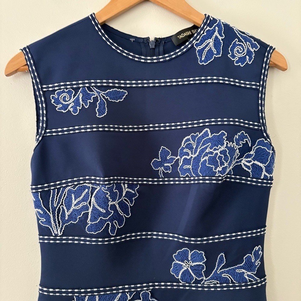 Tadashi Shoji Kitami Embroidered Sleeveless Shift Dress in blue neoprene Size S
