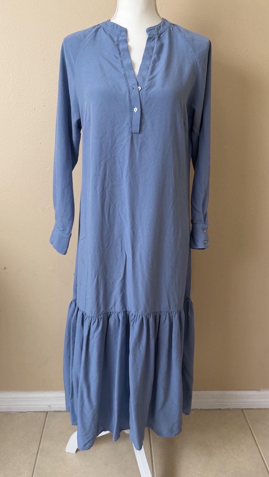 University Club Maxi Dress XS Oversized Blue Long Sleeve V-Neck Ruffle Hem