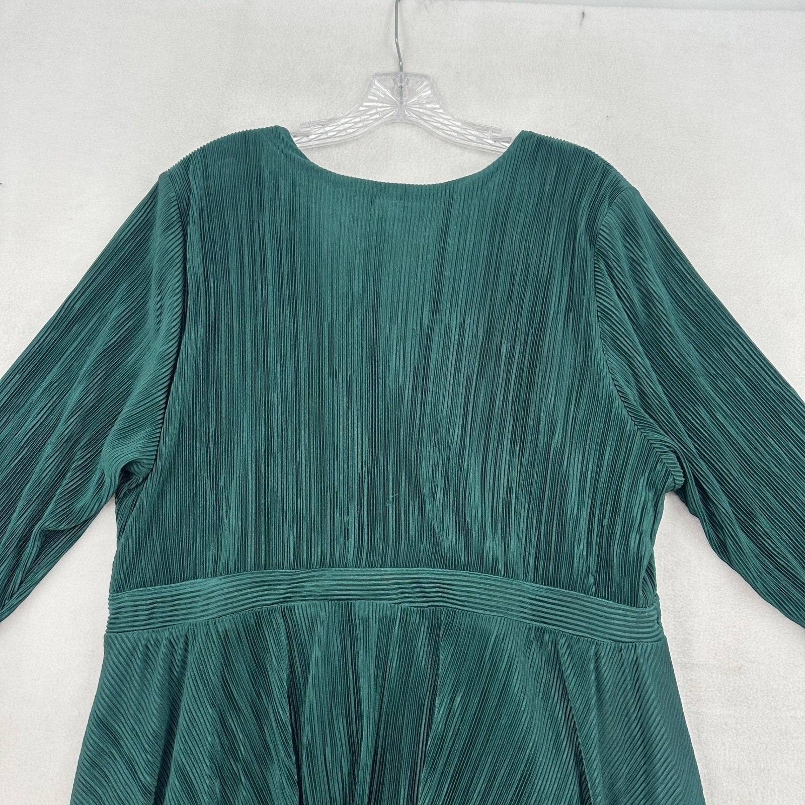 Torrid Size 3X Emerald Green Pleated Midi Dress Plus V Neck 3/4 Sleeve Office