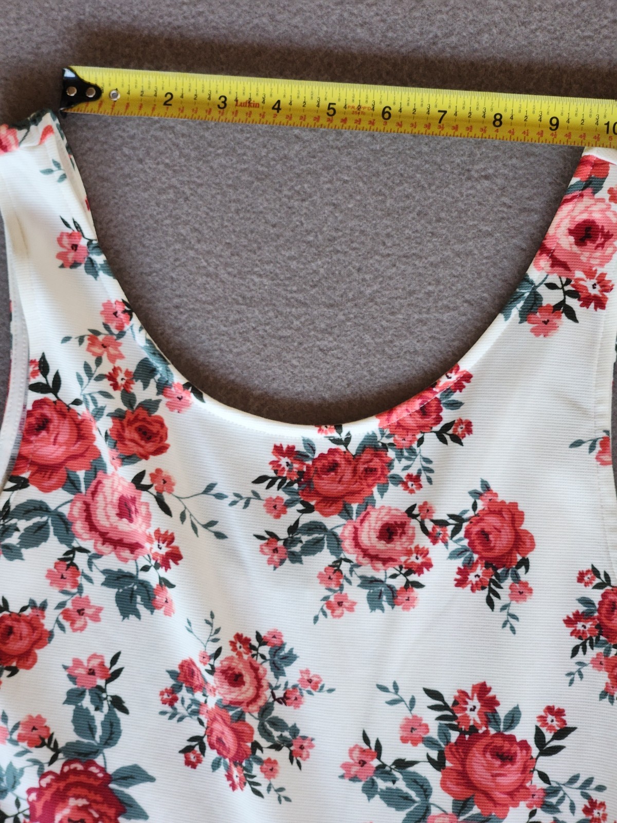 H&M Divided White Red Rose Skater Fit Flare Dress SZ 8 Stretch Knit Sleeveless
