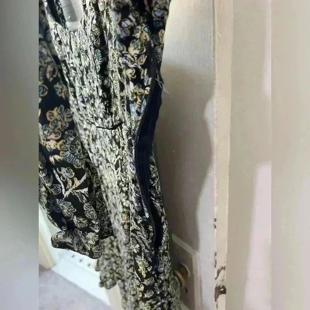 Free People Navy blue floral ruffled dress with small cutout size 0
