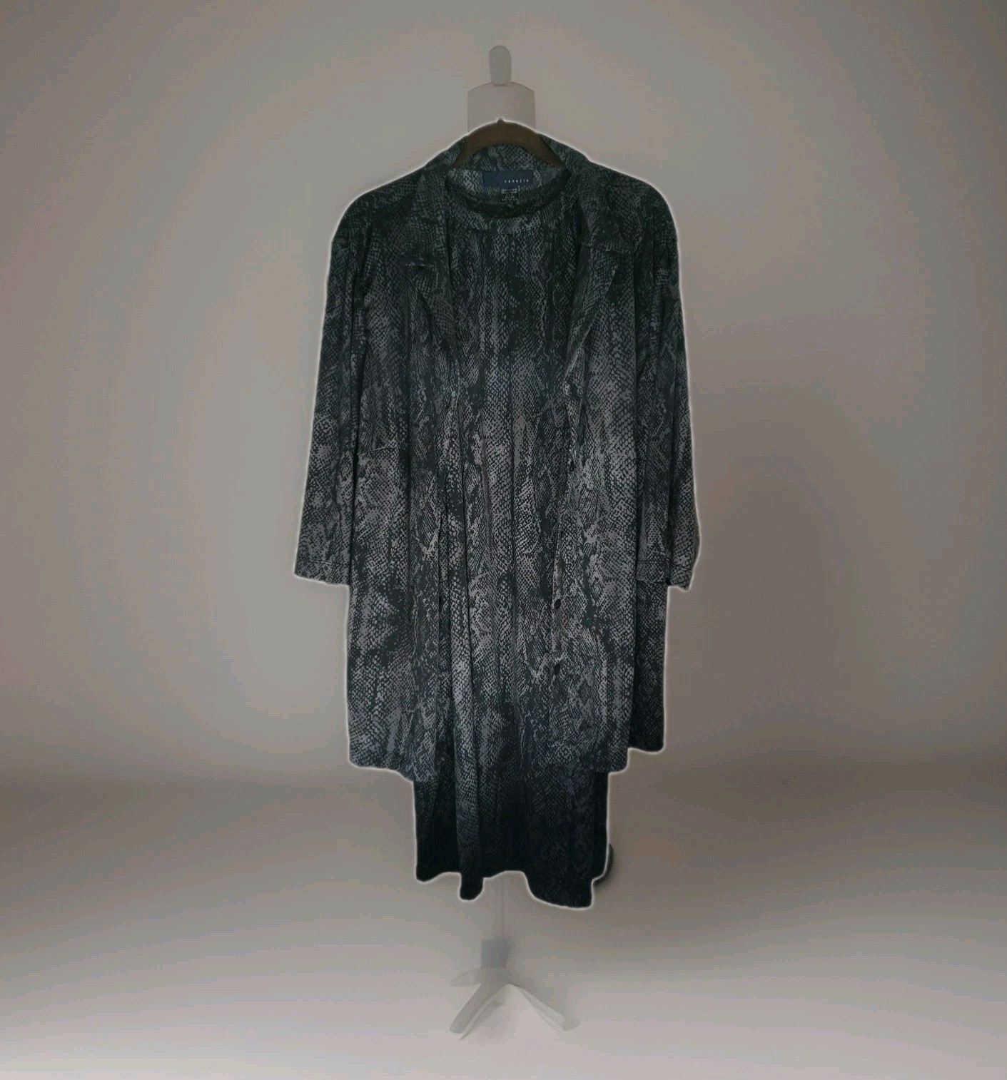Venezia Size 26/28 Black And Gray Snake Skin Print Button Top & Sleeveless Dress