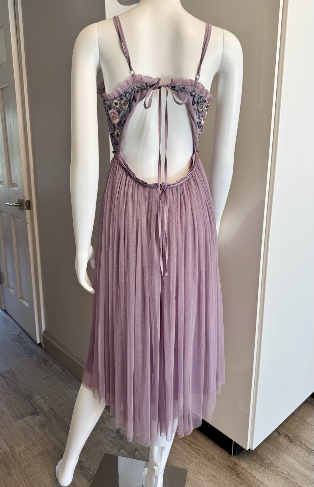 Mauve Floral Embroidered and Beaded Tulle Midi Dress size Medium