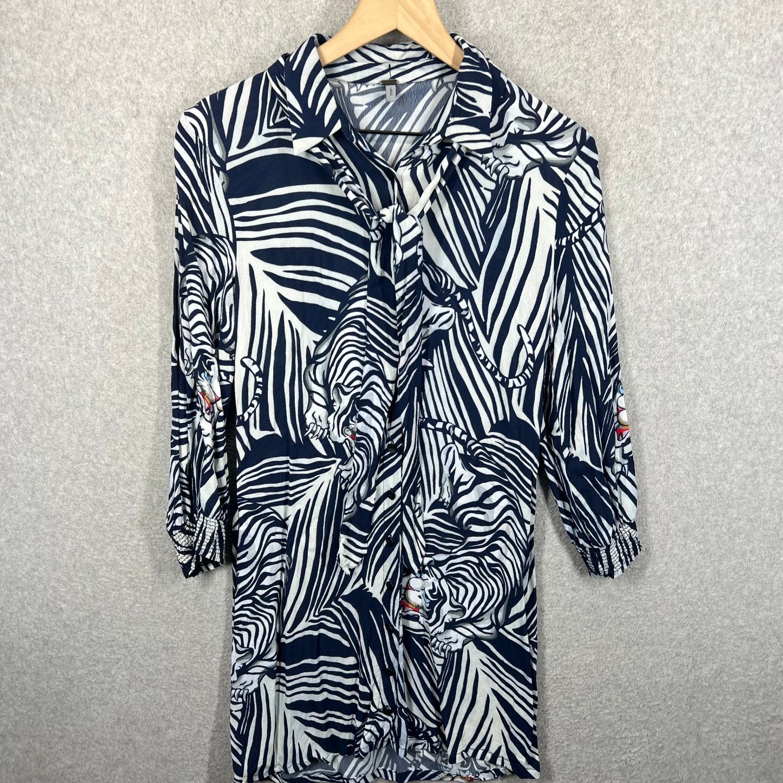 Blank NYC Shirt Dress Womens L Navy Blue Tiger Print Pussy Bow Button Up EUC