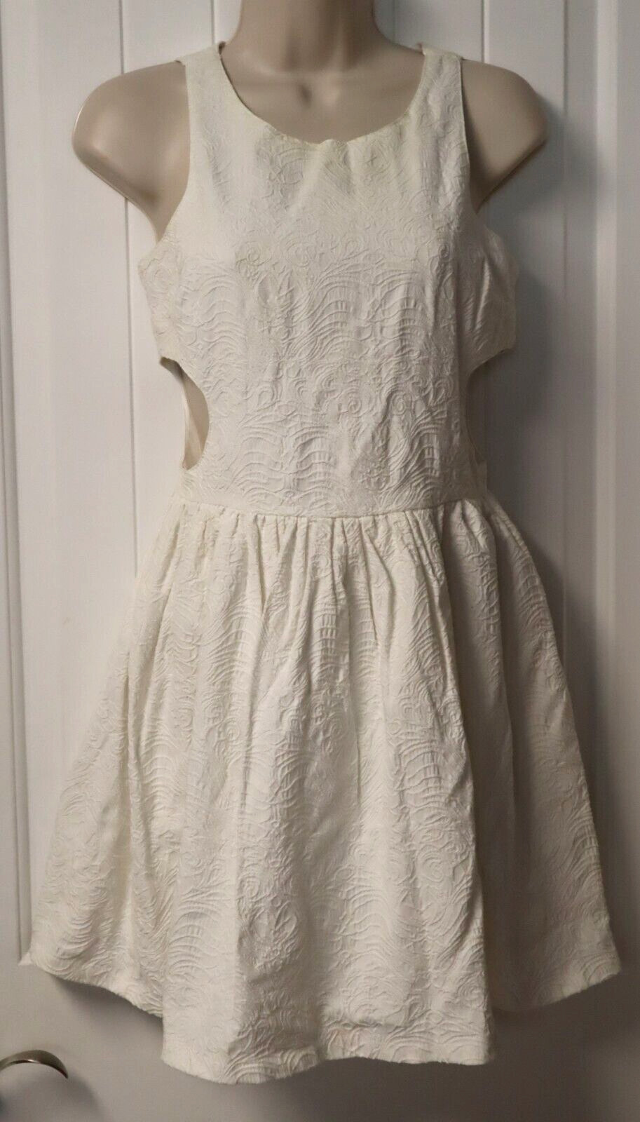 Y2K SAN SAUCI sleeveless textured white dress size S