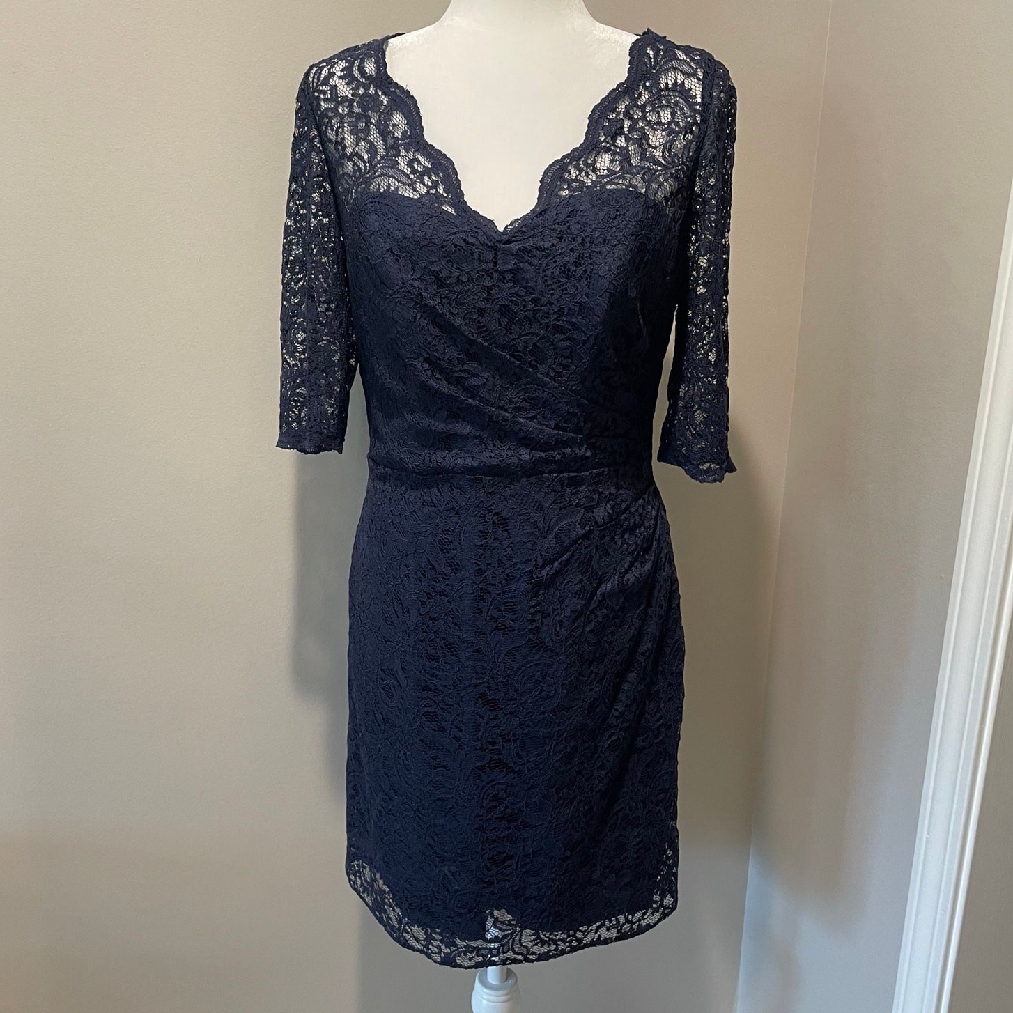 Belsoie by Jasmine Lace Dress NEW Navy Blue V-Neck Sheath Sz 12 Style L174022
