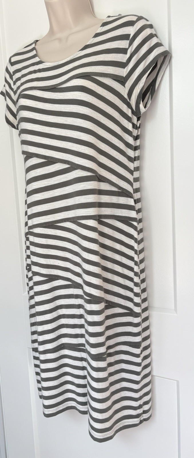 Chico’s 0 Small Dress Grey White Stripe Diagonal Tiers TShirt Style Cap Sleeves