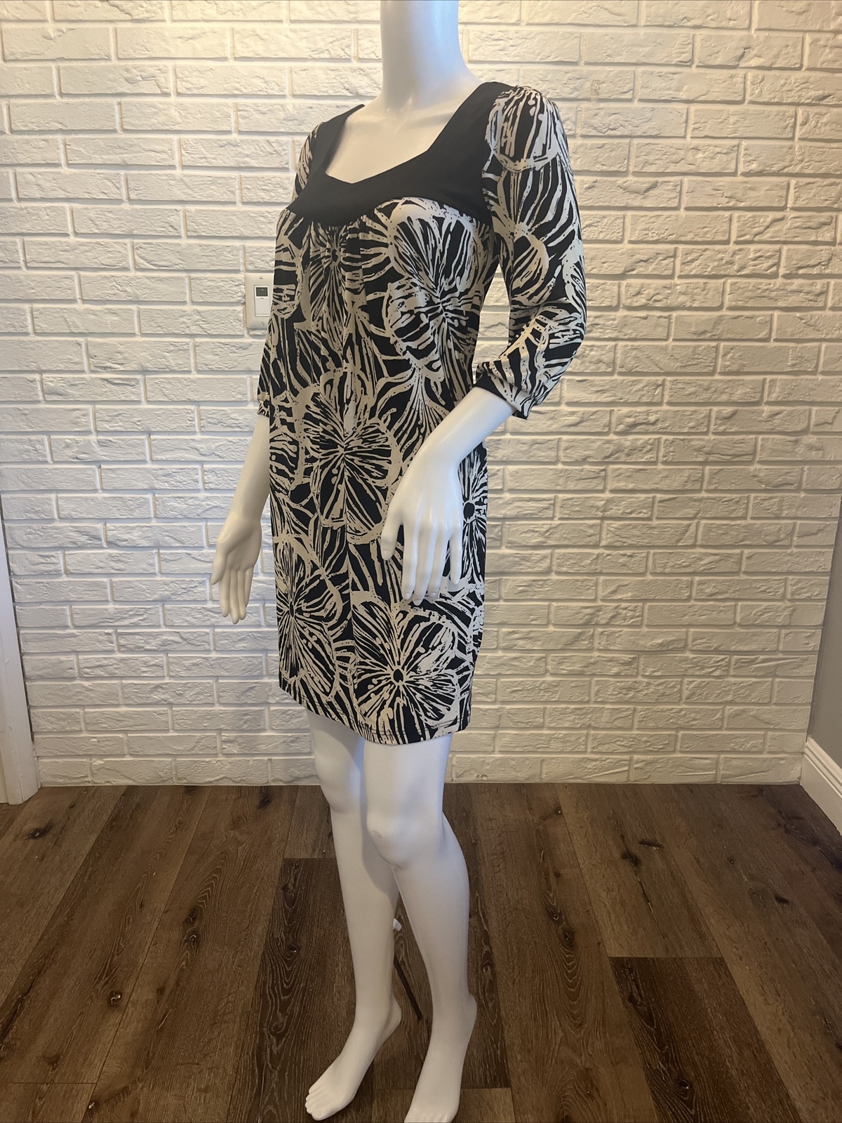 Catch My i Jersey Knit Stretch Black & Ivory Pullover Dress Size S EUC Career