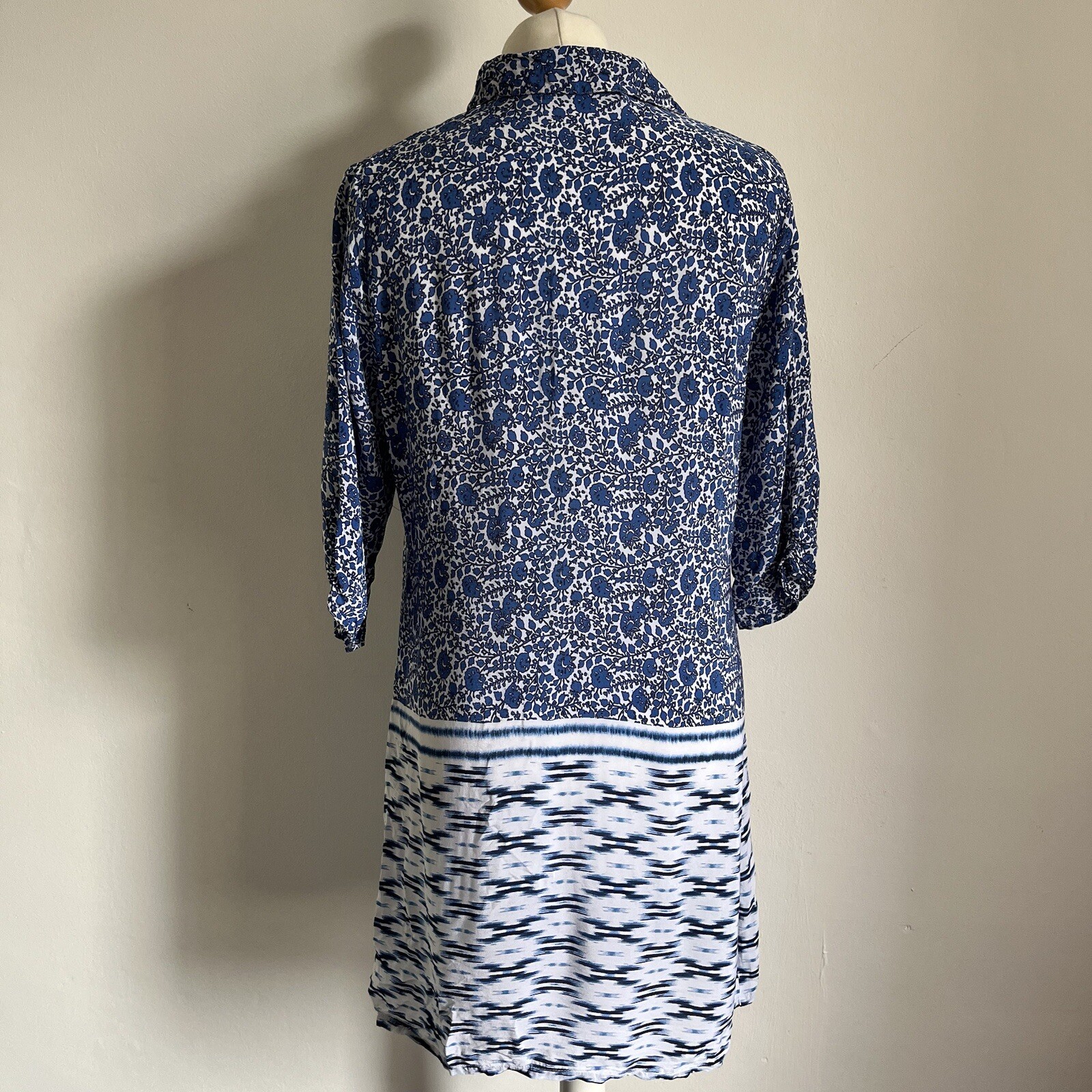 One Season Tunic Size Small Blue Patterned Collared 3/4 Sleeves Pockets Holiday