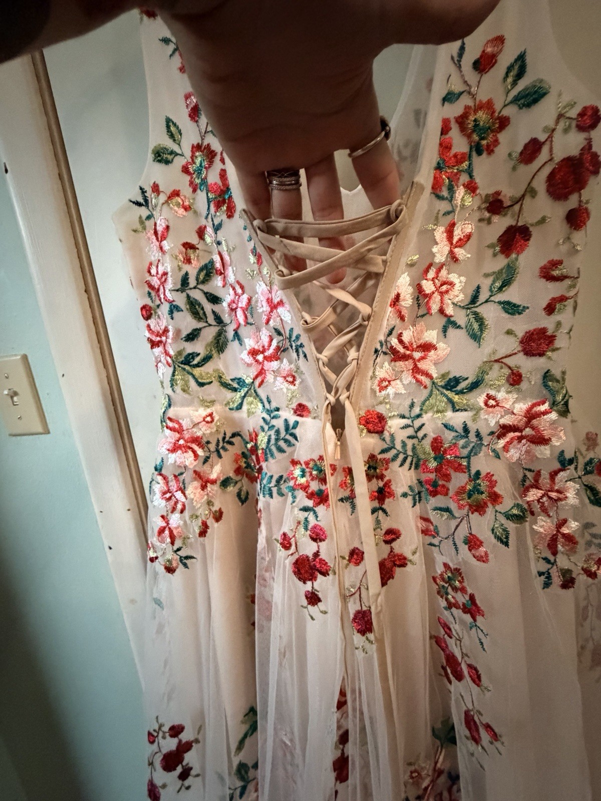 Ivory Floral Embroidered Tulle V-Neck Lace-Up Wedding Gown Dress Size 14