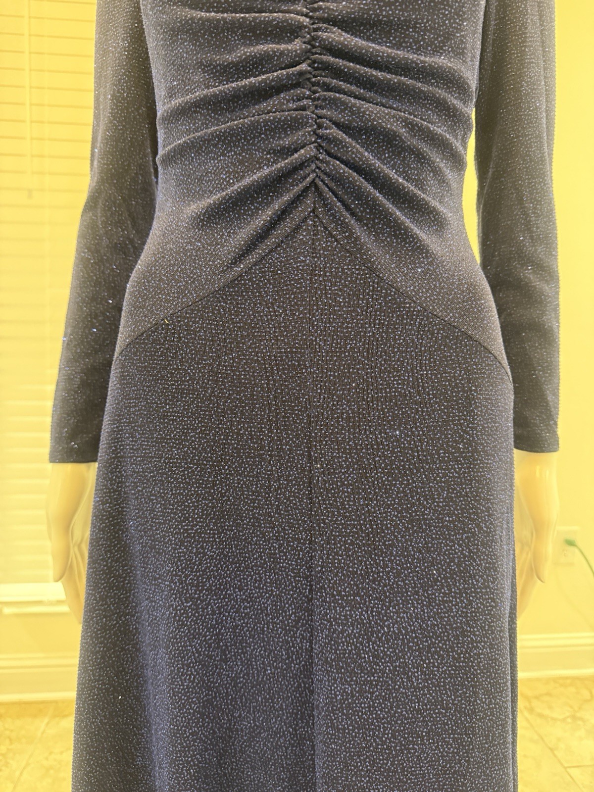 Maggy London Sequin Keyhole Neck Long Sleeve Cocktail Dress in Navy Blue Size2