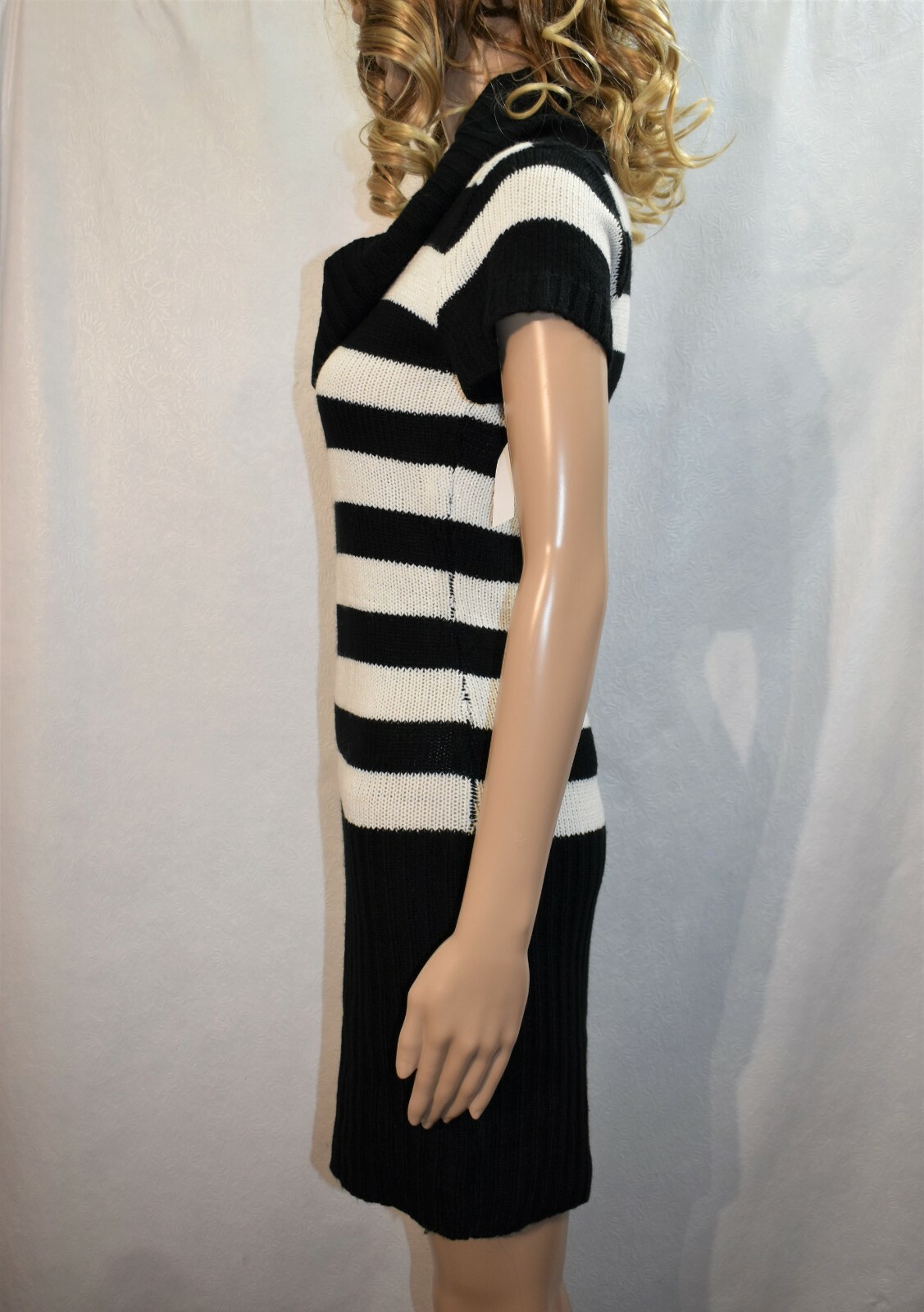 Sauci Dress Sweater White & Black Sweater Size Small Women’s