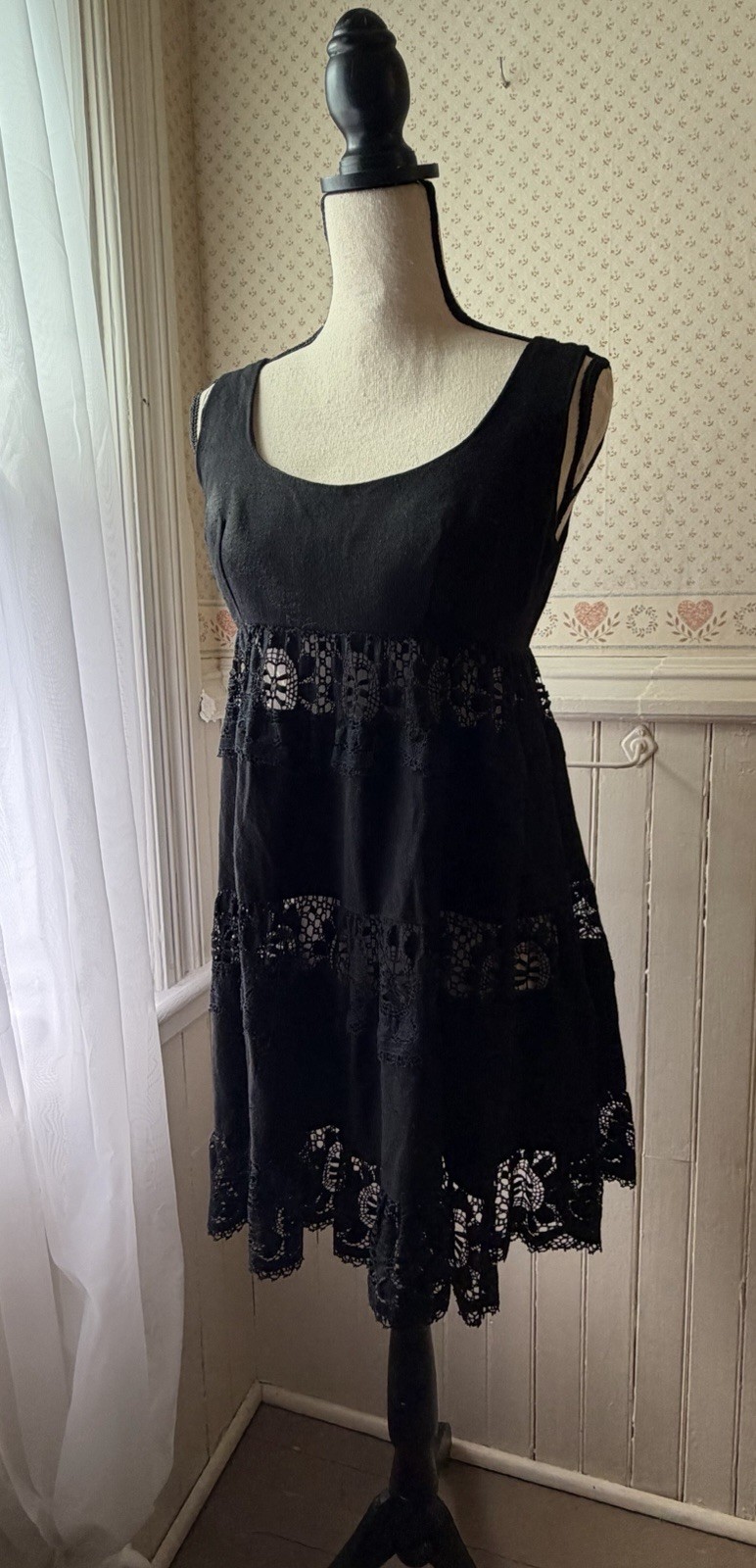bleubirdcouture Black Sleeveless Lace Scoop Neck Lined Mini Dress Zip, L
