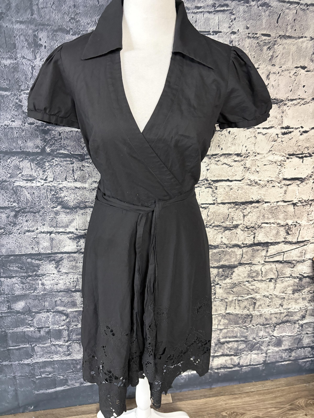 BCBGMAXAZRIA Dress Womens 6 Black Eyelet Wrap A Line V Neck Short Sleeve Floral