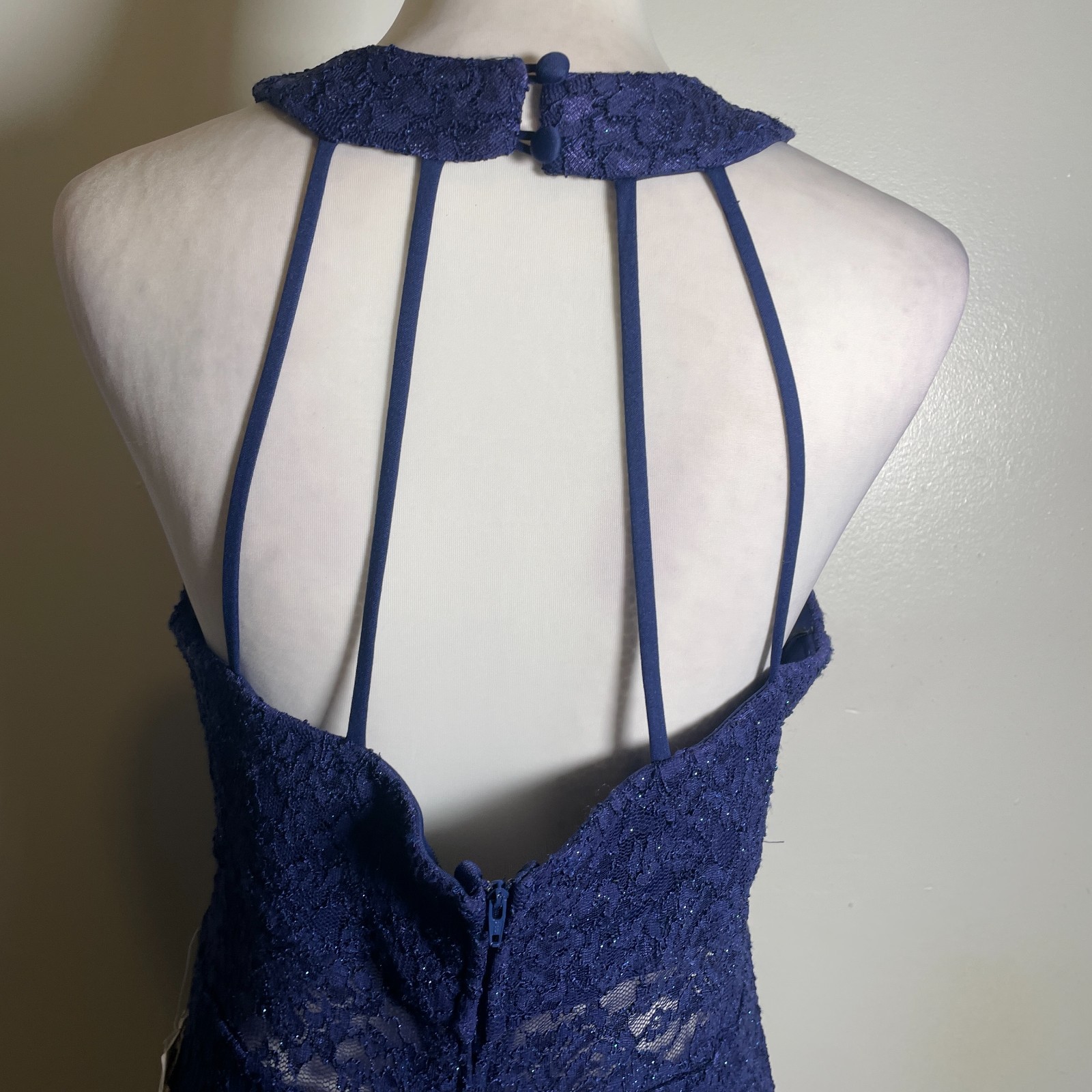 B. Darlin Formal Dress Junior’s 15/16 Blue Keyhole Lace Halter-Neck Sheer Waist