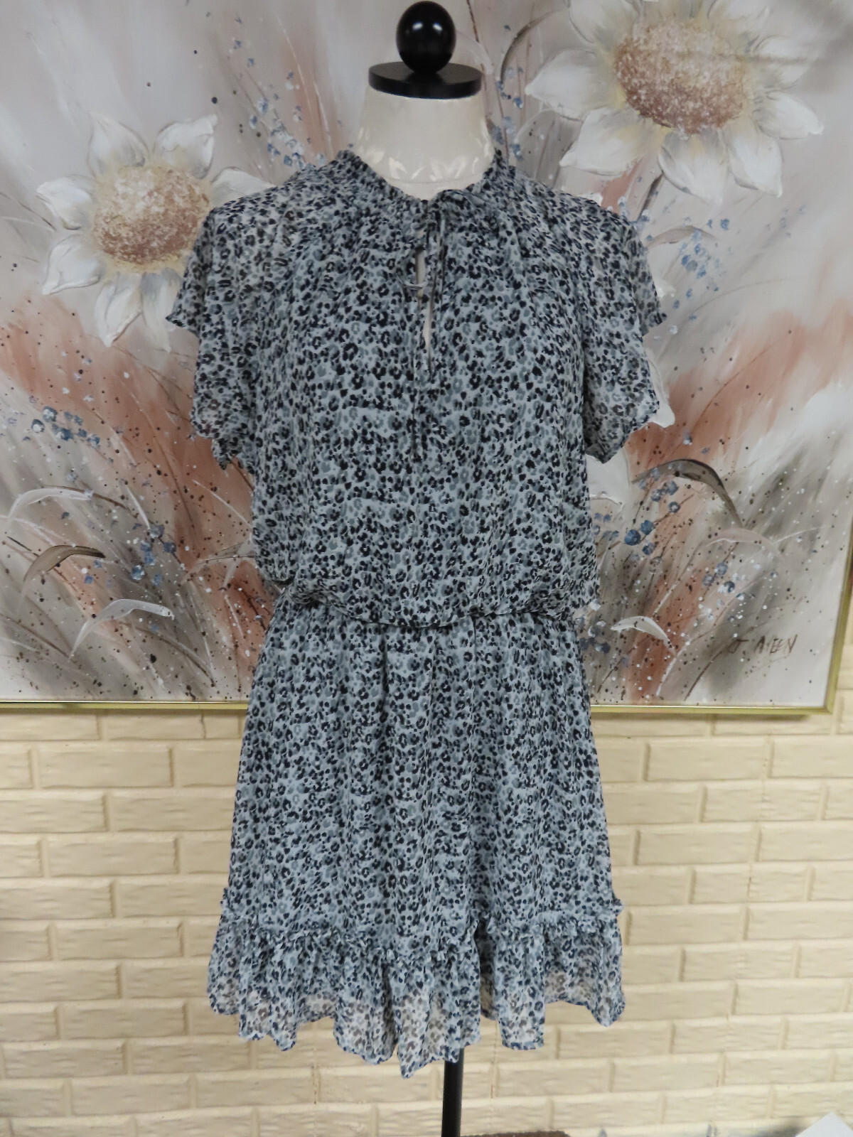NWT FRANCESCA’S MEDIUM MIAMI ANIMAL PRINT GRAYS / BLACK ELASTIC WAIST DRESS