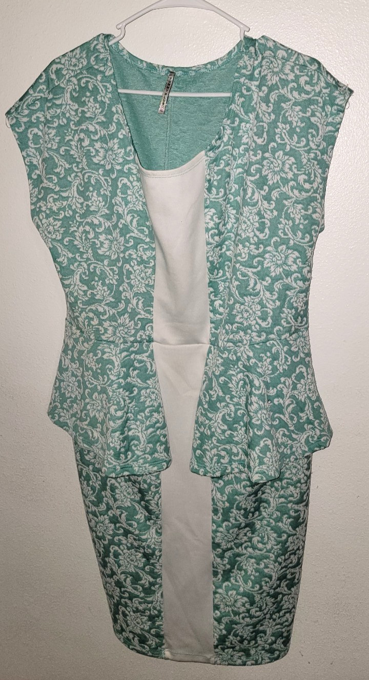 Yummy Plus, Women’s Dress, 2X, Multicolored, Baroque-Like-Pattern, Used-Good
